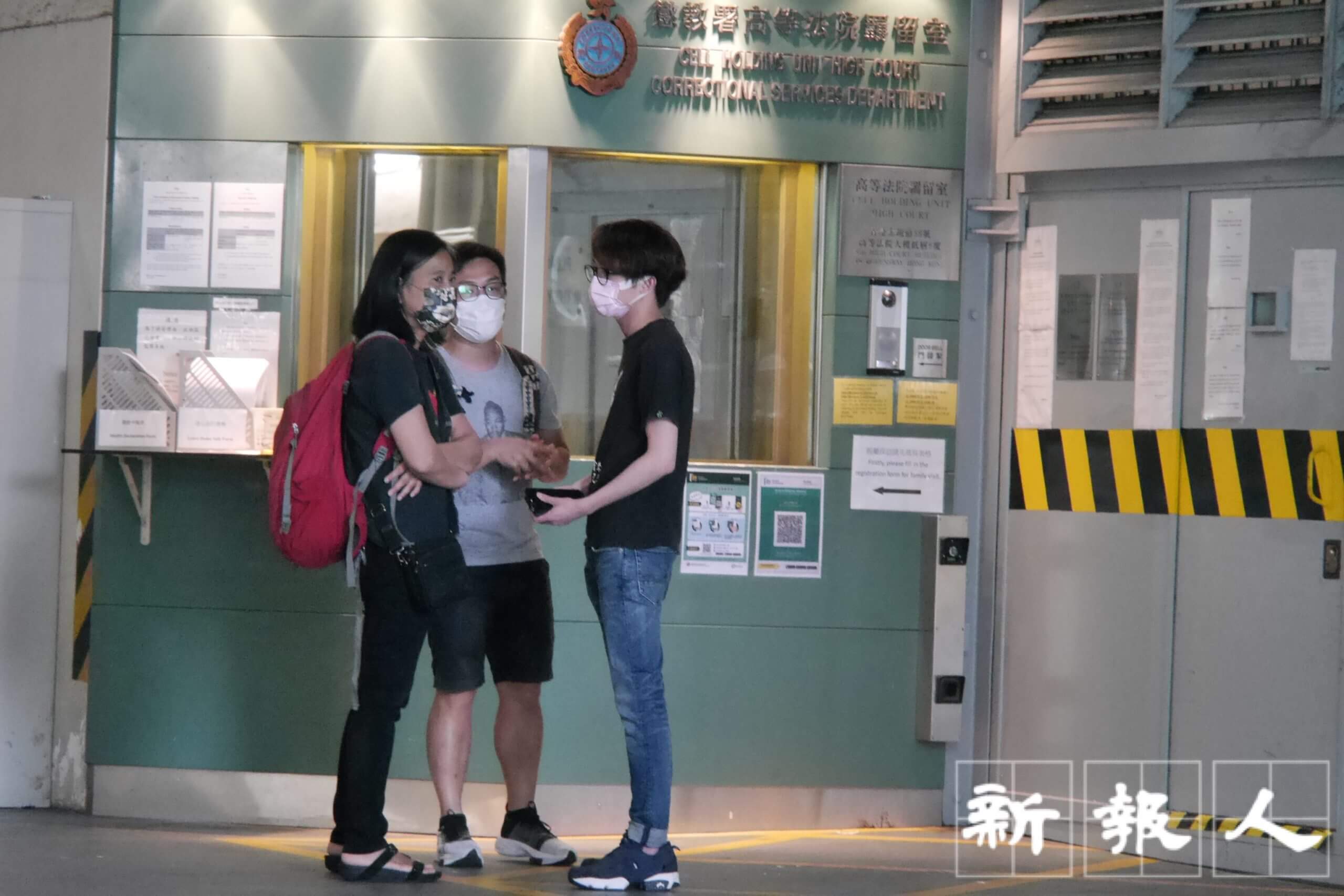 梁國雄保釋被拒, 社民連主席黃浩銘聽結果後離開法庭。
