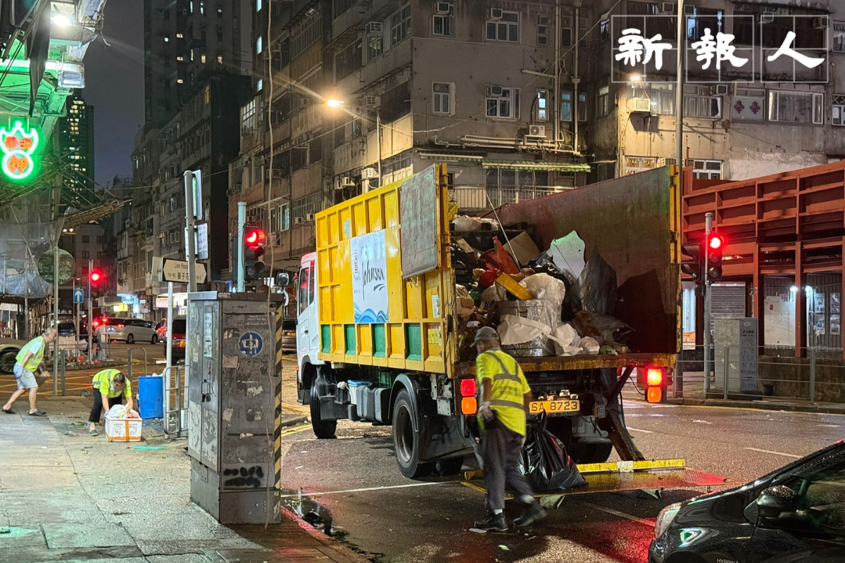 清潔工人於獅子石道清理垃圾 （林子明攝）