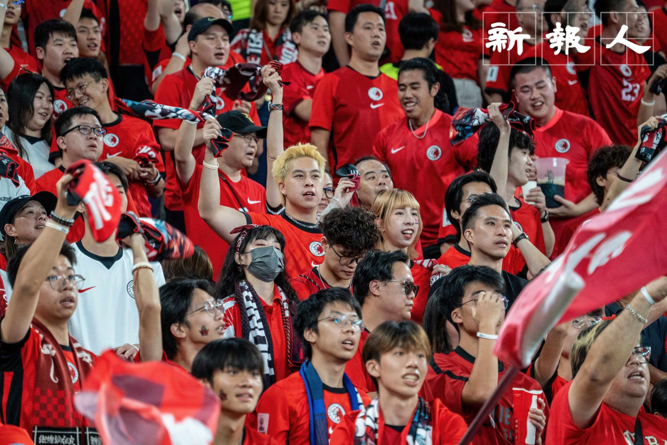 球賽結束球迷仍留在場內叫喊高呼(連靖桐攝)